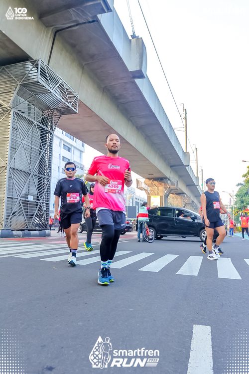 Race photo from Smartfren Run 2025 