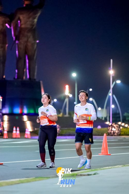 Race photo from PIK NITE RUN 2025