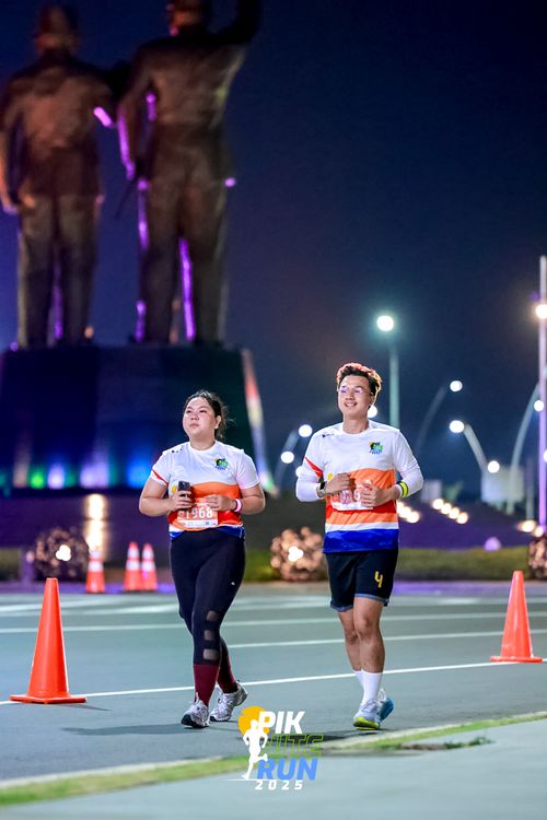 Race photo from PIK NITE RUN 2025