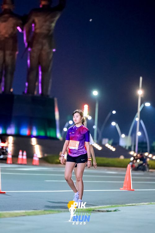 Race photo from PIK NITE RUN 2025