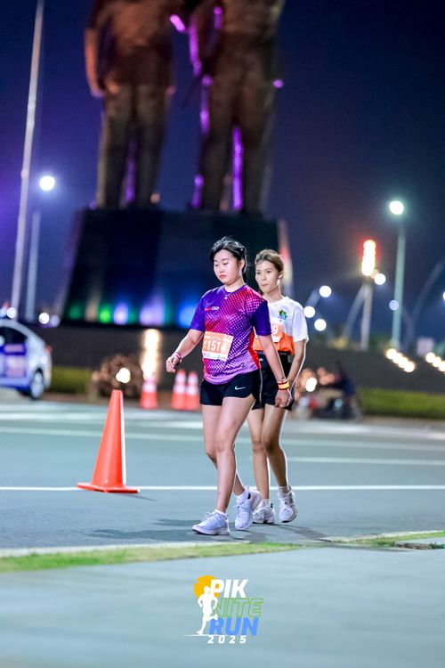 Race photo from PIK NITE RUN 2025