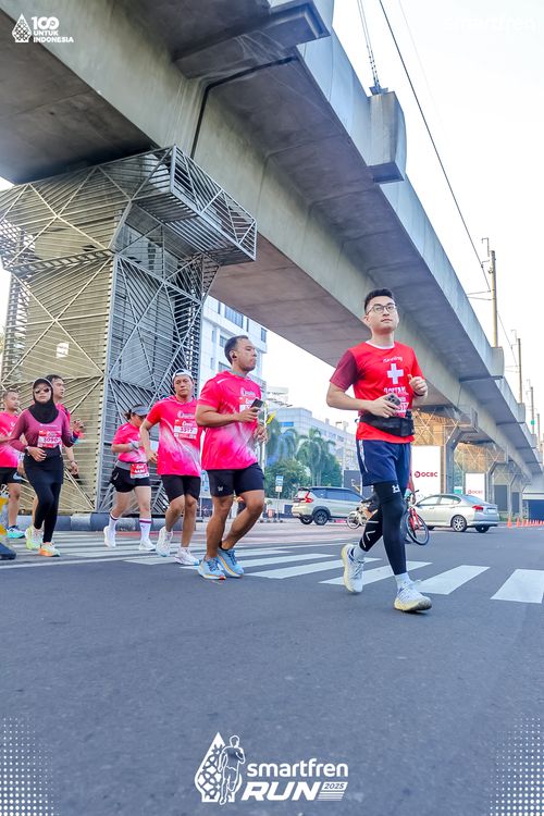 Race photo from Smartfren Run 2025 
