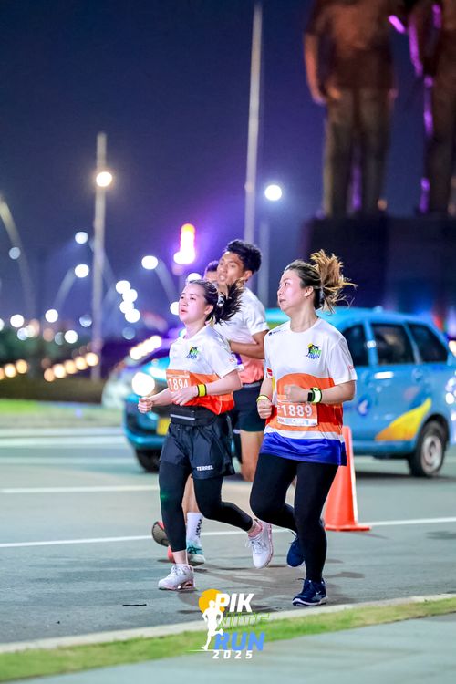 Race photo from PIK NITE RUN 2025