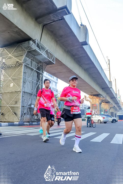 Race photo from Smartfren Run 2025 