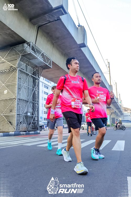 Race photo from Smartfren Run 2025 