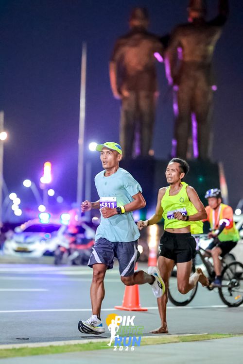 Race photo from PIK NITE RUN 2025