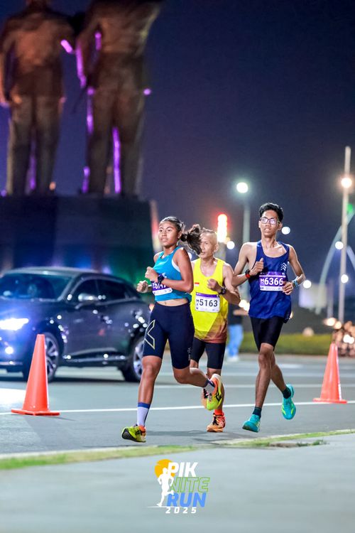 Race photo from PIK NITE RUN 2025