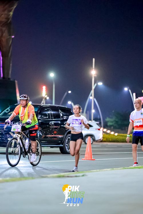 Race photo from PIK NITE RUN 2025