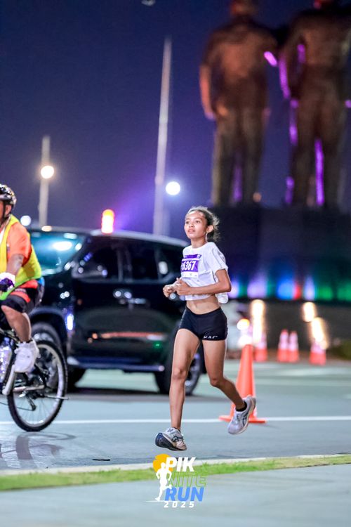 Race photo from PIK NITE RUN 2025