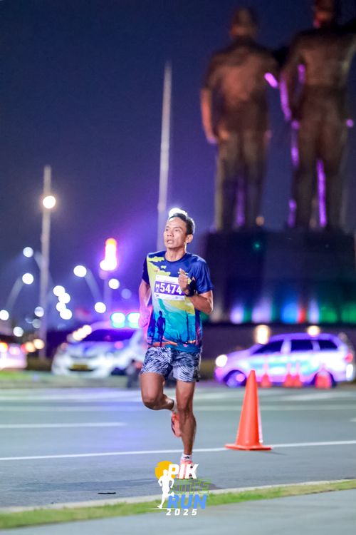 Race photo from PIK NITE RUN 2025