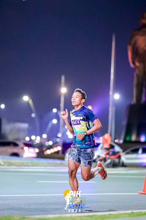Race photo from PIK NITE RUN 2025