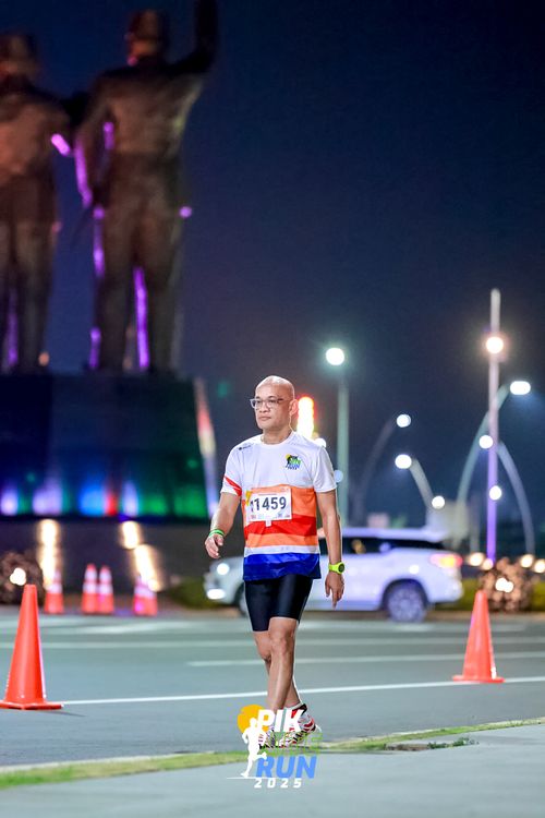 Race photo from PIK NITE RUN 2025
