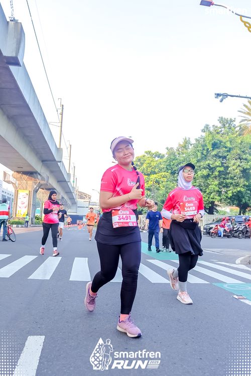 Race photo from Smartfren Run 2025 