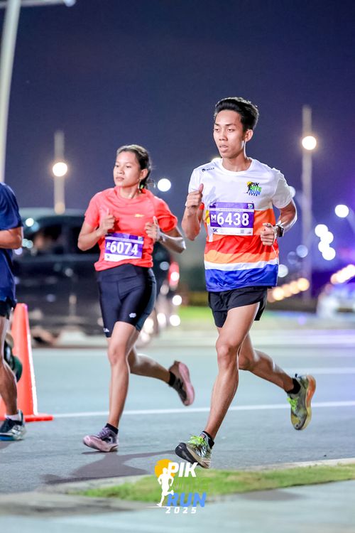 Race photo from PIK NITE RUN 2025