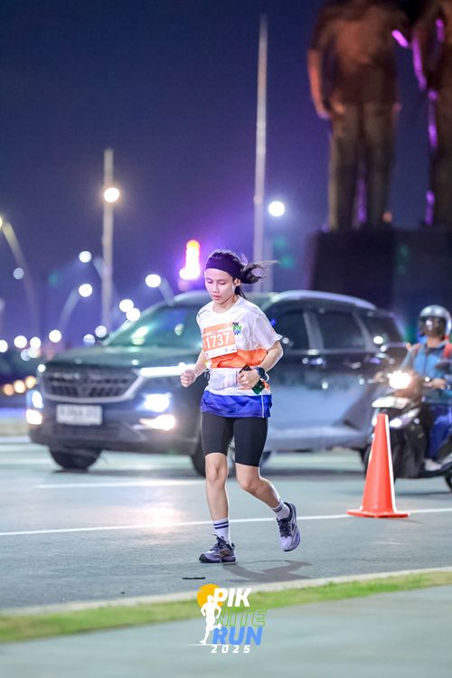 Race photo from PIK NITE RUN 2025