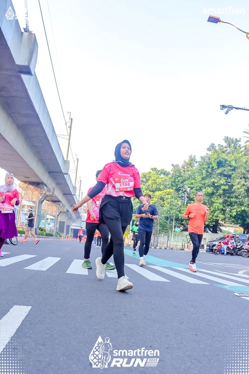 Race photo from Smartfren Run 2025 