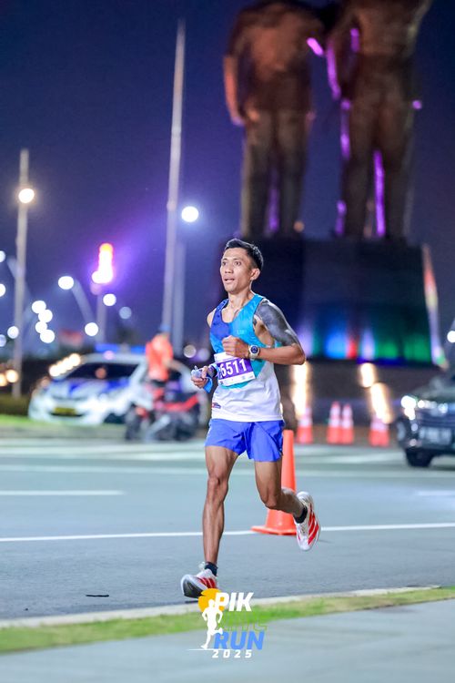 Race photo from PIK NITE RUN 2025