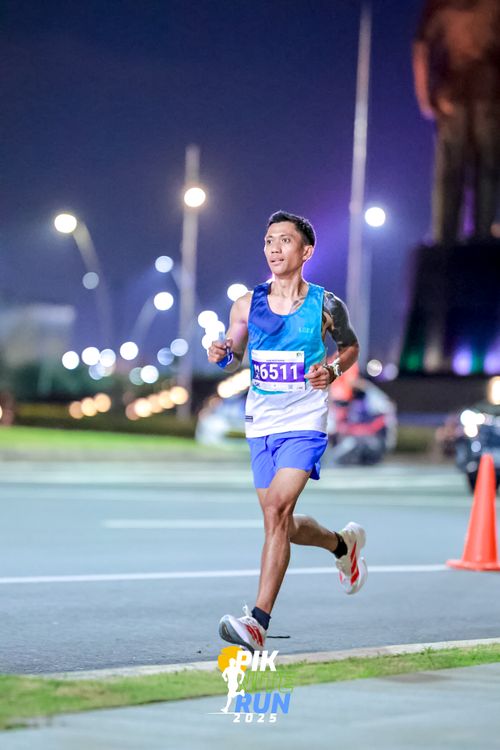 Race photo from PIK NITE RUN 2025