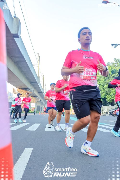 Race photo from Smartfren Run 2025 