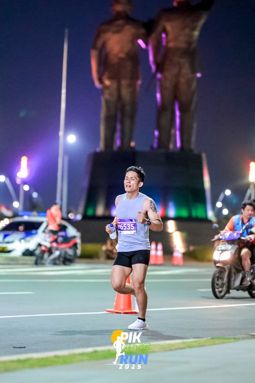 Race photo from PIK NITE RUN 2025