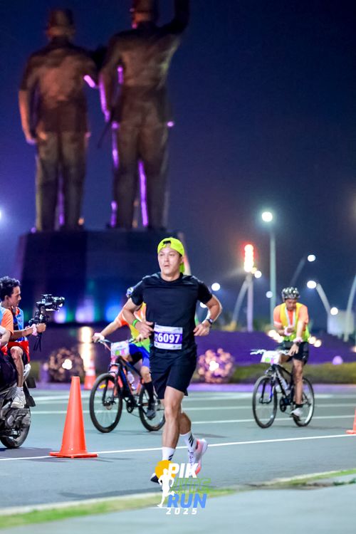 Race photo from PIK NITE RUN 2025