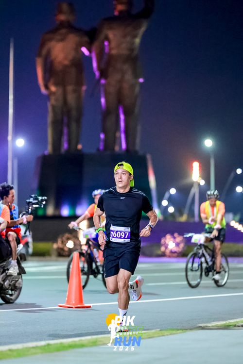 Race photo from PIK NITE RUN 2025