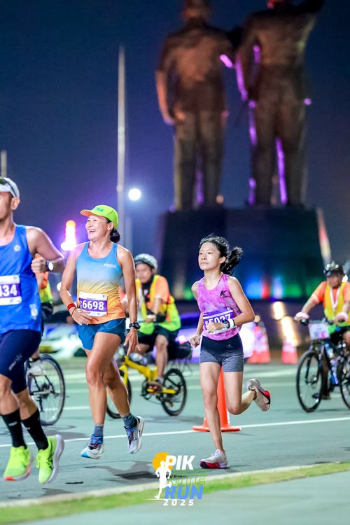 Race photo from PIK NITE RUN 2025