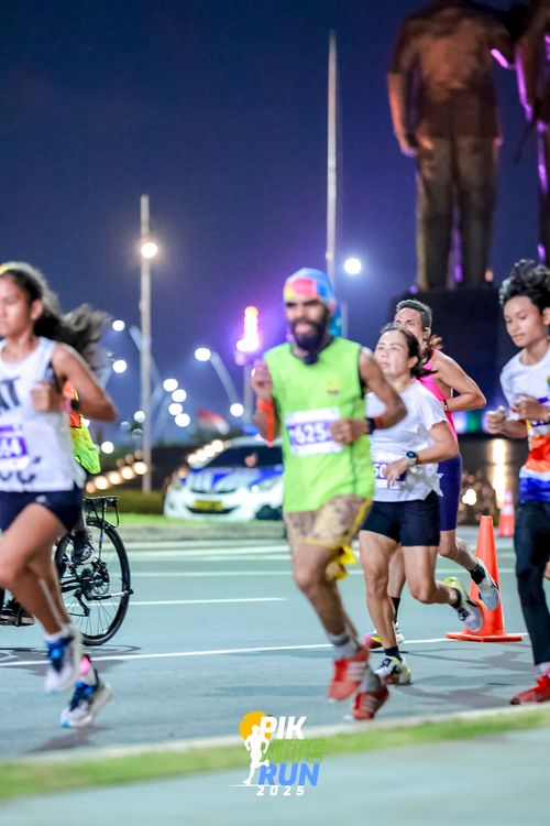 Race photo from PIK NITE RUN 2025