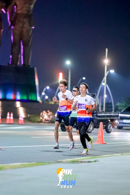 Race photo from PIK NITE RUN 2025