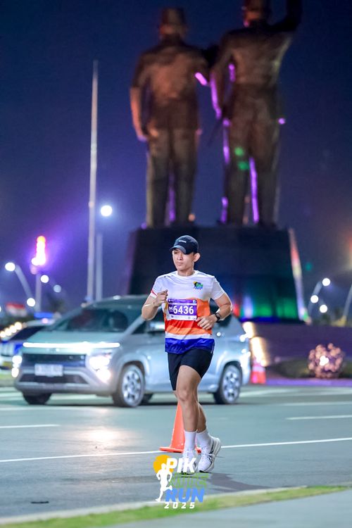 Race photo from PIK NITE RUN 2025