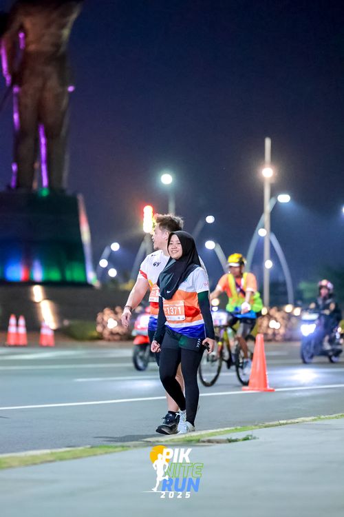 Race photo from PIK NITE RUN 2025