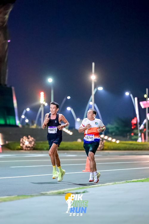 Race photo from PIK NITE RUN 2025