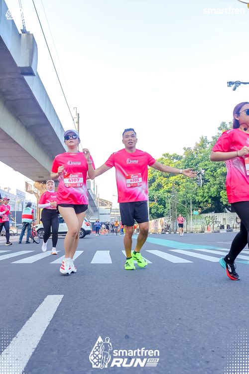 Race photo from Smartfren Run 2025 