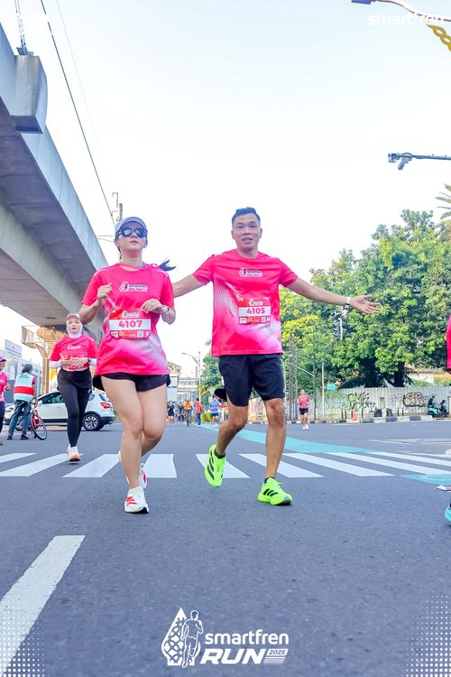 Race photo from Smartfren Run 2025 