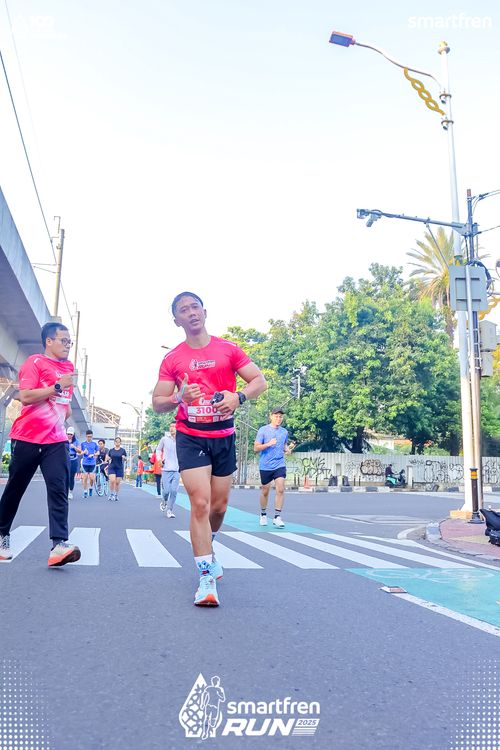 Race photo from Smartfren Run 2025 