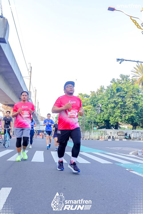 Race photo from Smartfren Run 2025 