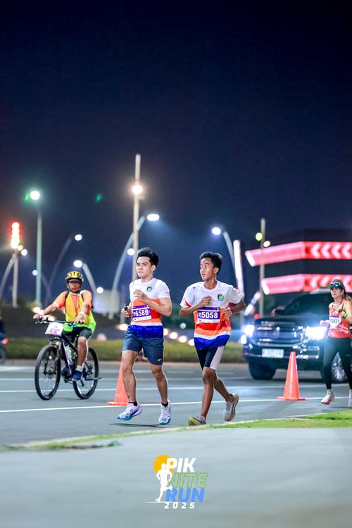 Race photo from PIK NITE RUN 2025