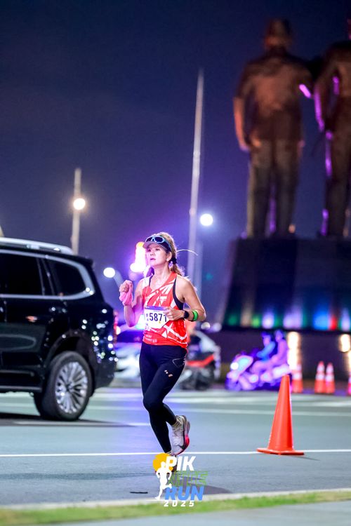 Race photo from PIK NITE RUN 2025