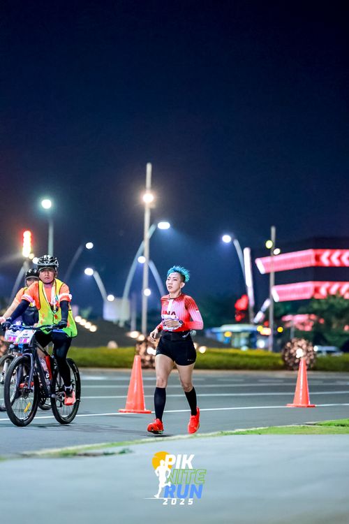 Race photo from PIK NITE RUN 2025