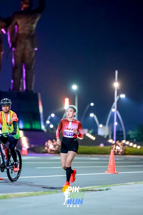 Race photo from PIK NITE RUN 2025