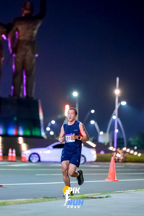 Race photo from PIK NITE RUN 2025
