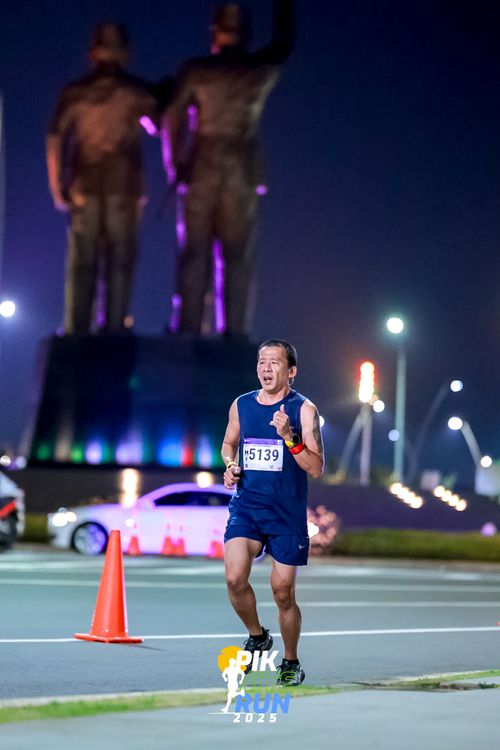 Race photo from PIK NITE RUN 2025