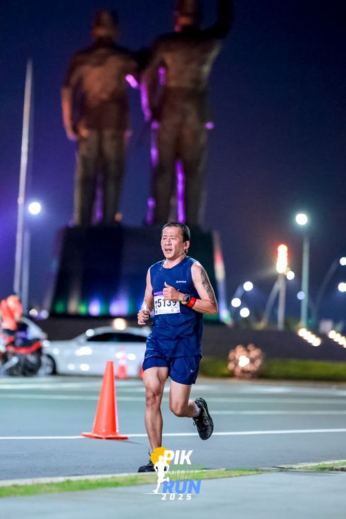 Race photo from PIK NITE RUN 2025