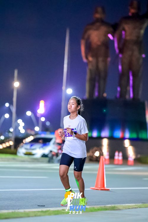 Race photo from PIK NITE RUN 2025