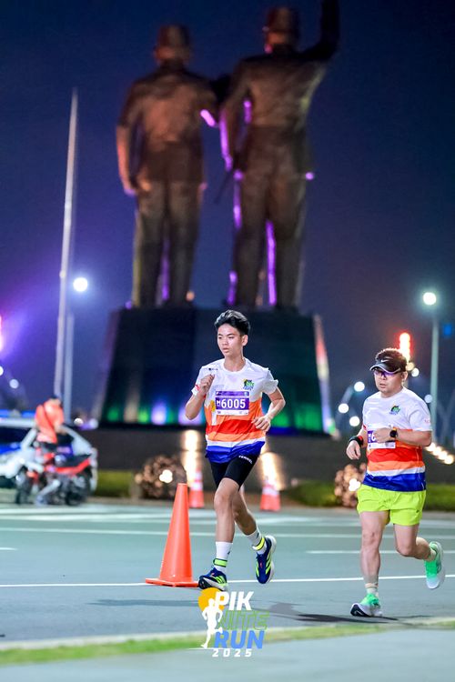 Race photo from PIK NITE RUN 2025