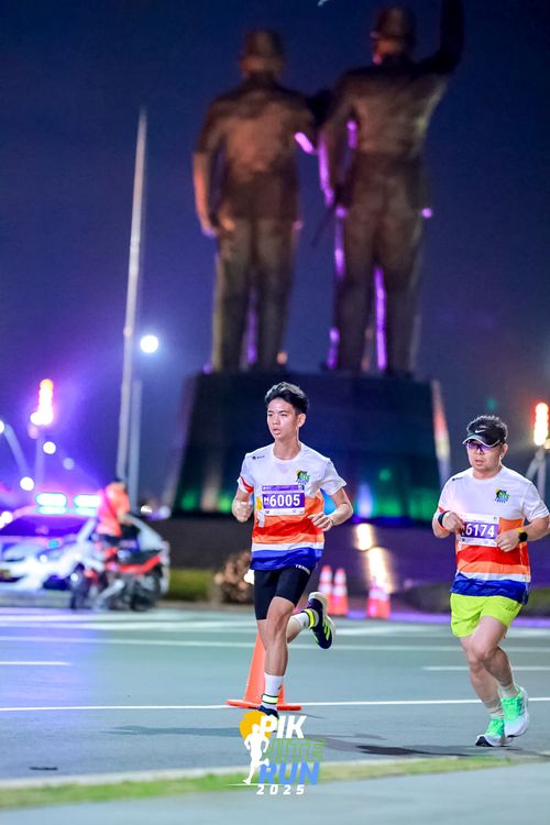 Race photo from PIK NITE RUN 2025