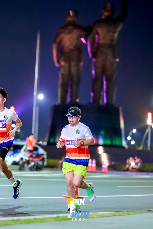 Race photo from PIK NITE RUN 2025