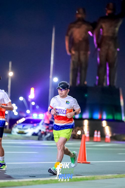 Race photo from PIK NITE RUN 2025