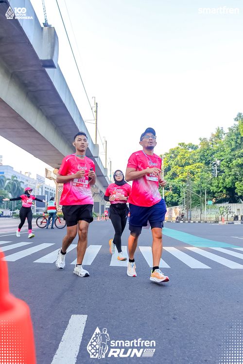 Race photo from Smartfren Run 2025 
