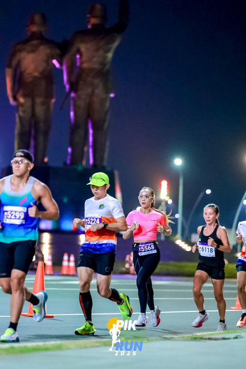 Race photo from PIK NITE RUN 2025